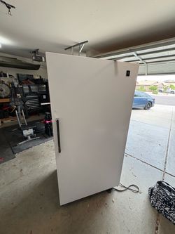 Manual defrost food freezer FP140