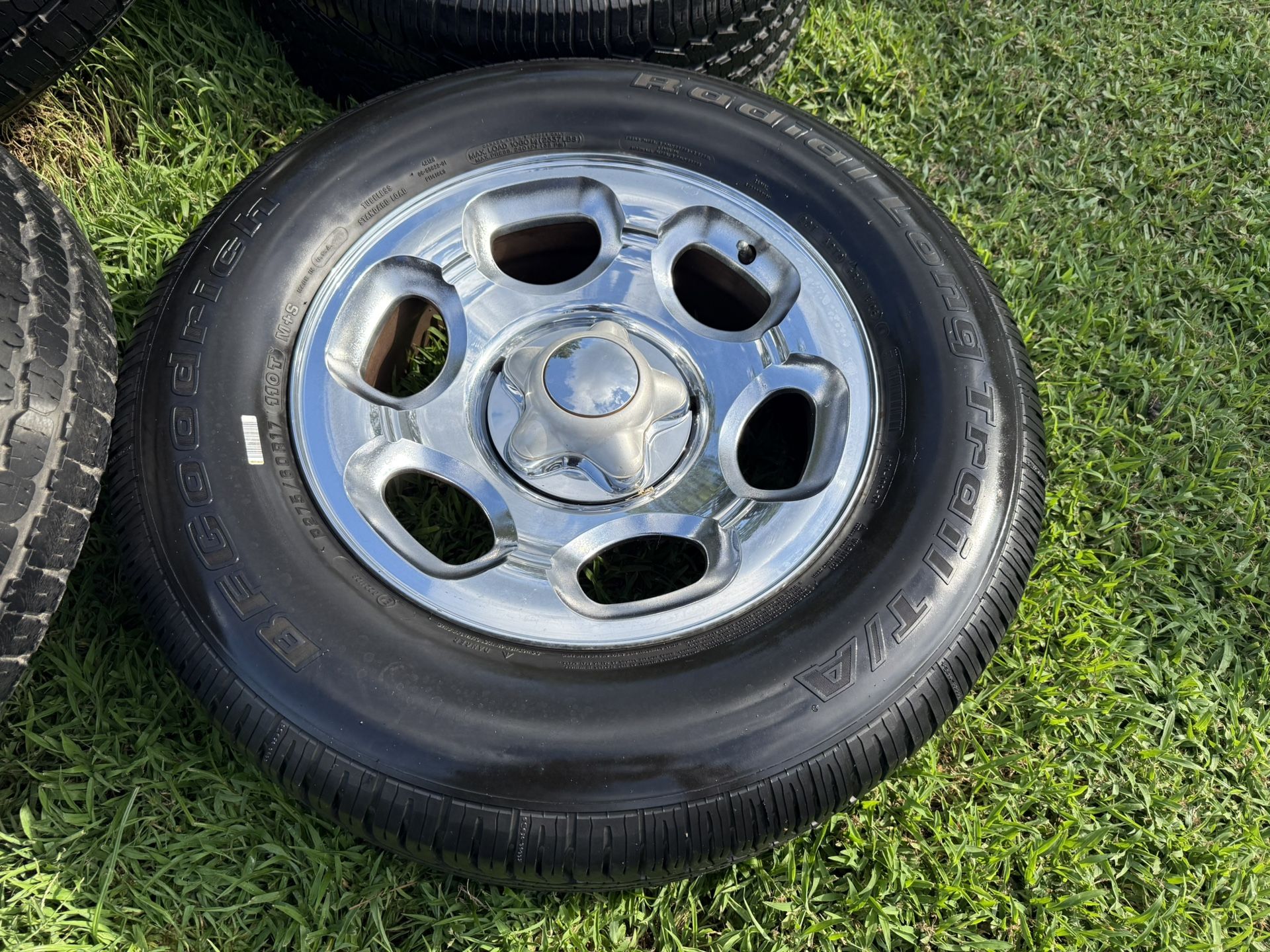 Linconl Wheels 17 /tires F150 Or Expedition 5 Holes