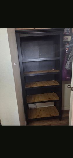 Wooden      Bookshelf  good condition