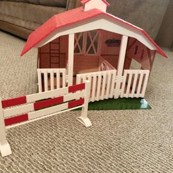 Breyers 650 Classic 3 Stall Barn With One Jump