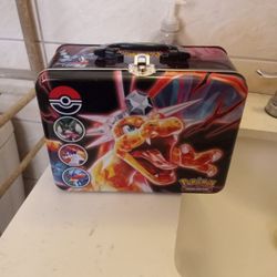 POKÉMON TCG COLLECTOR CHEST FOR SALE IT'S IN GREAT CONDITION FOR $25 DOLLARS 