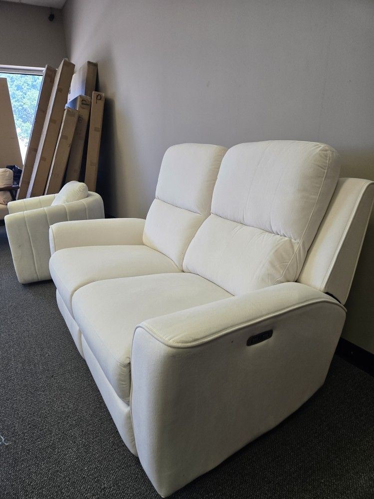 Dual Power Reclining Sofa With USB