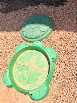 Turtle sand box