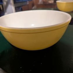 Vintage yellow PYREX mixing bowl #404 4Qt