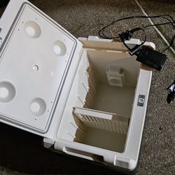 Coleman Cooler With 9v Plug And AC Adapter