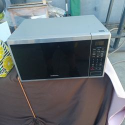 Samsung microwave fair condition runs great