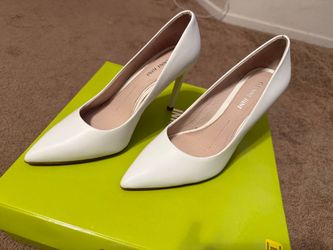Gianni Bini White Pointed Toe Heels – Size 6.5 – Brand New