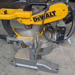 DeWalt (DW716) 12in Compound Miter Saw 
