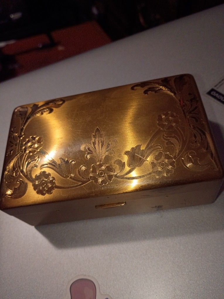 Vintage Elgin American Treasure Chest jewelry box/watch case...with velvet lining and gold tone finish...