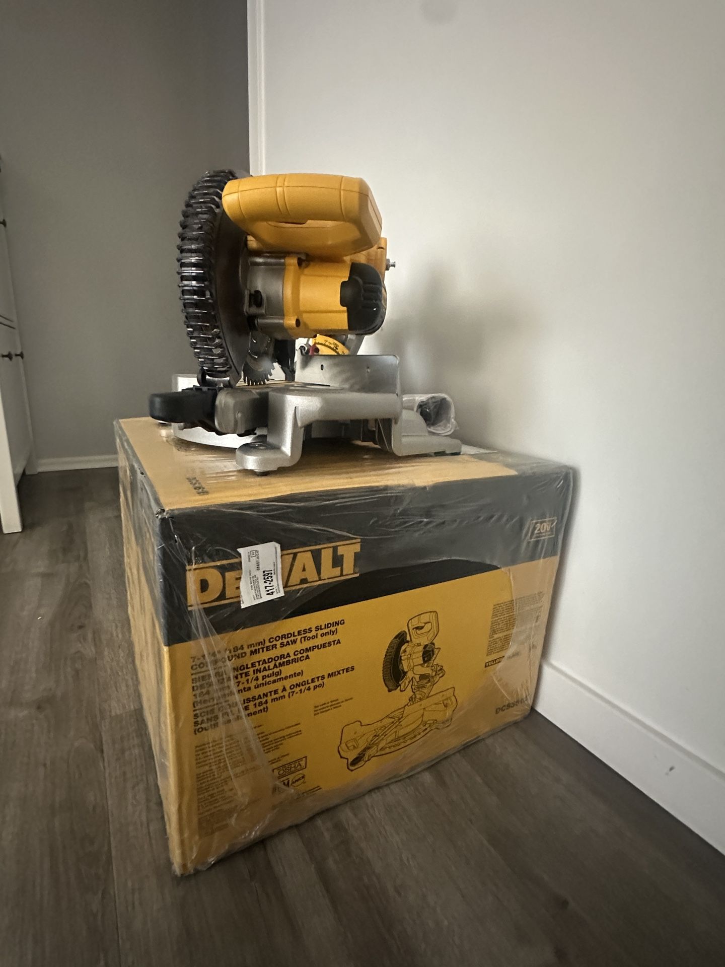 Sealed Dewalt 7-1/4 20 volt max single bevel sliding compound cordless miter saw