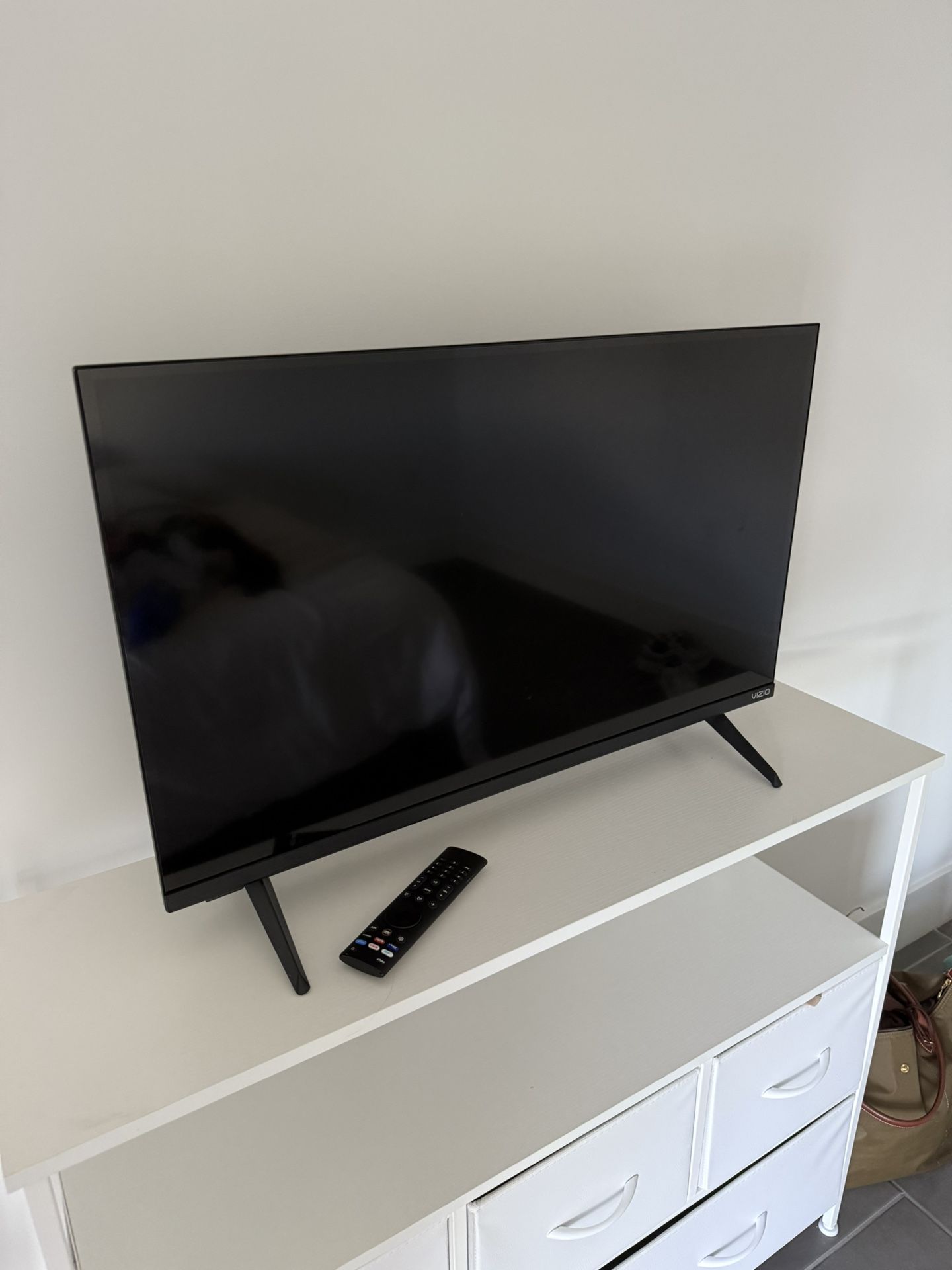 28 Inch Vizio TV