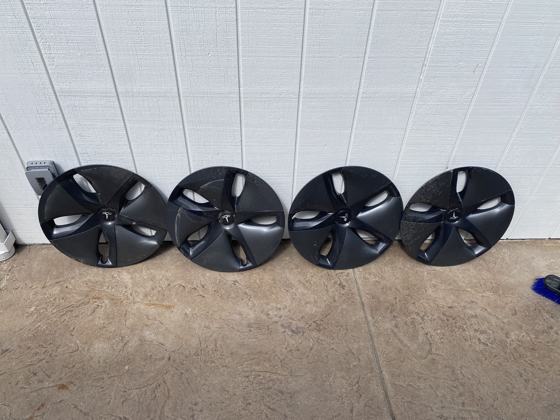 Tesla Hubcaps