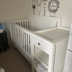 Lolly&Me Cogan Crib w/ Changing Table 