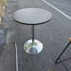 Round Table With Adjustable Height