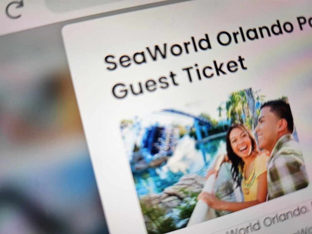 $20 Seaworld Ticket ! No Tricks ! All Treats ! Meet Att Gate