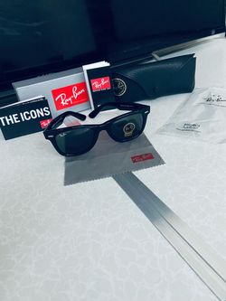 Ray-Ban Wayfarer Sunglasses