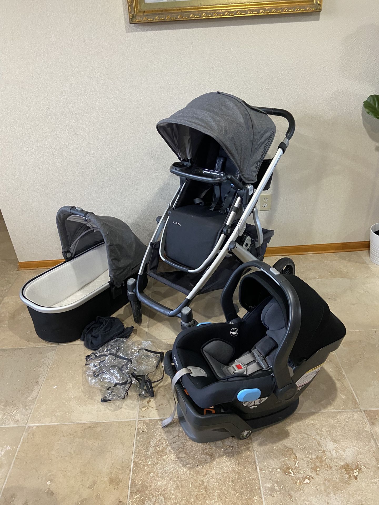 Uppababy Vista Stroller with car seat and bassinet