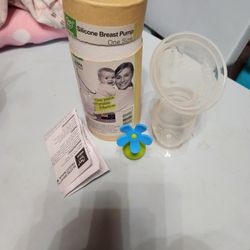 Haakaa Breast Pump With Suction Base And Blue  Flower Stopper