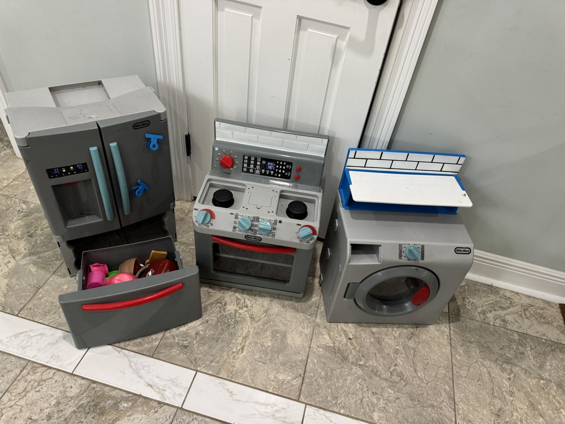 Little Tikes First Oven, Pretend Play Appliance Cooking, Refrigerator and washer machine(!l