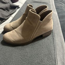 Women’s Time and Tru ankle boot in Color tan/Beige 
