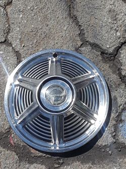 1965 Mustang hubcaps