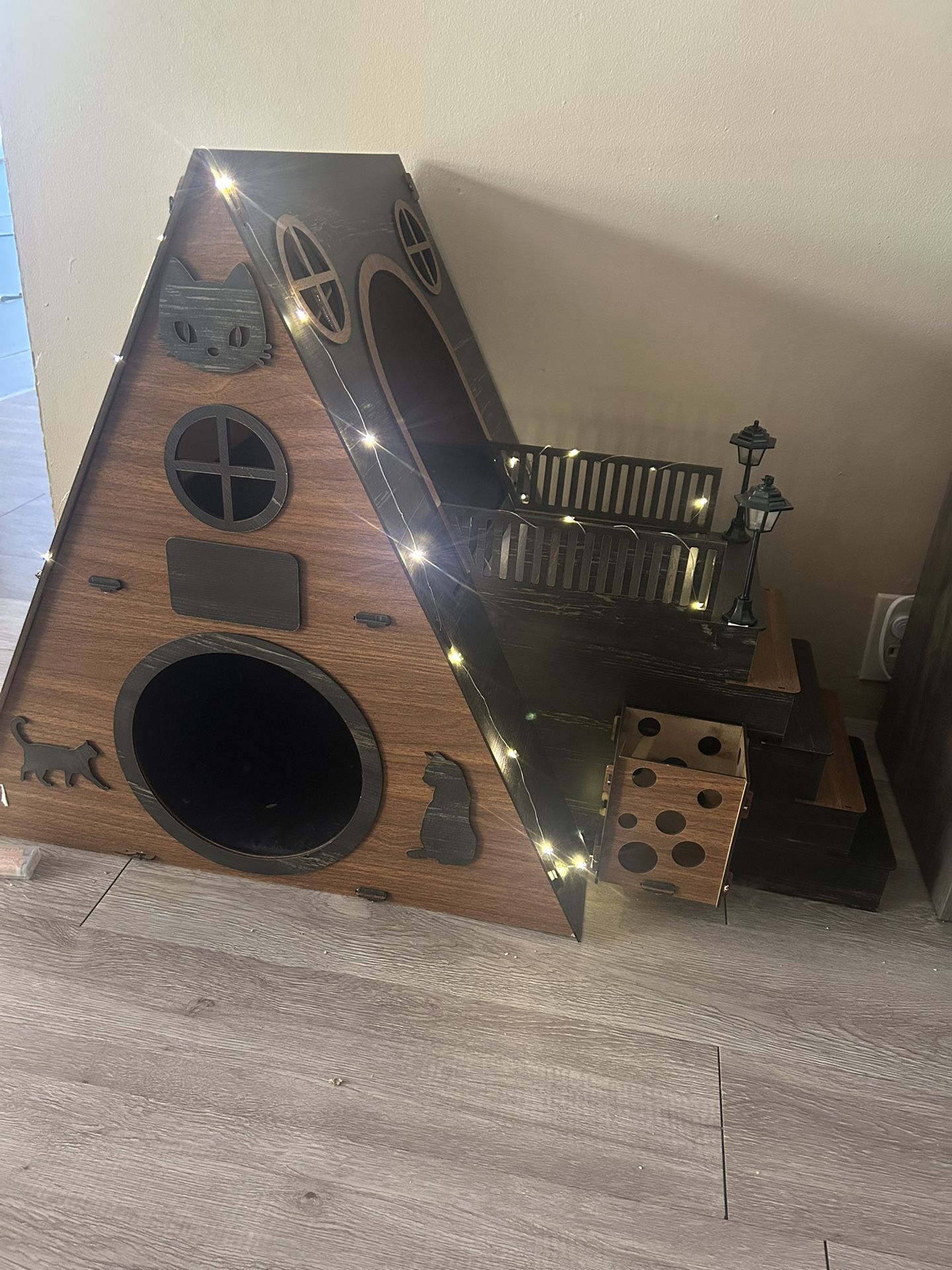Cute Indoor Cat House Bungalow With Lights