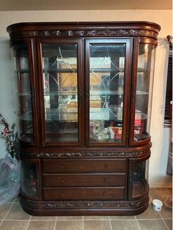Traditional Dining Room Set Table & 6 Chair, Plus China Cabinet / Hutch