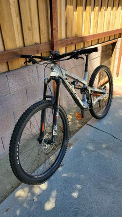 2019 Pivot Firebird 29 Mountain Bike, Size M