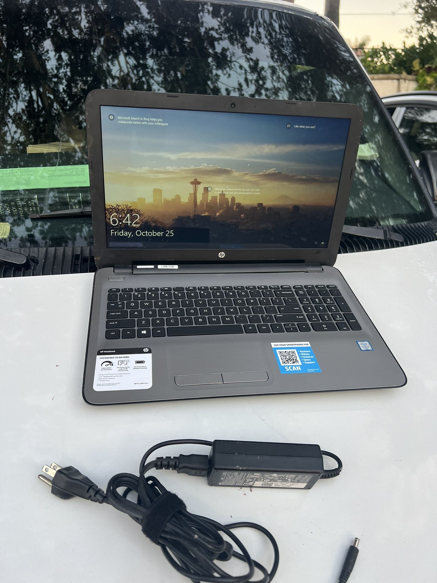 HP LAPTOP WINDOW 10 Pro 930 GIGS HARD DRIVE  AND 12 Gigs MEMORIES WITH CAMERA EVERY THING WORKS FINE