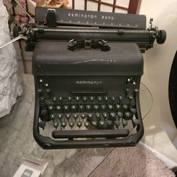 Remington Rand Manuel Typewriter 