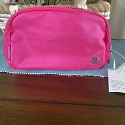 NWT Lululemon Everywhere Belt Bag 1L – Sonic Pink
