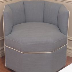 BRAND NEW TAGS ATTACHED MID-CENTURY MODERN RETRO VINTAGE DESIGN SWIVEL ACCENT/VANITY CHAIR. *ALL REASONABLE OFFERS WILL BE CONSIDERED. 