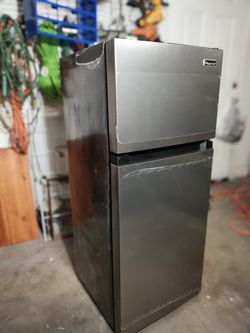 Magic chef Mini Fridge With Freezer HUGE discount 