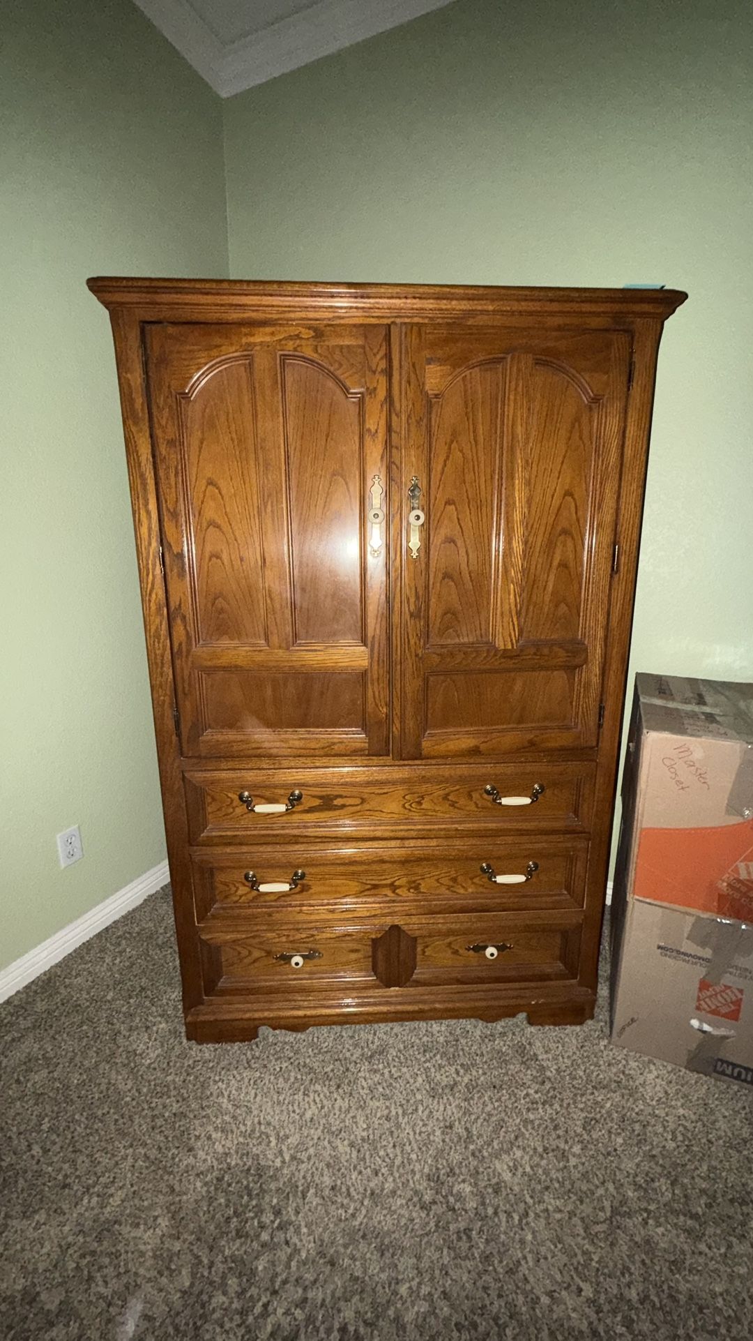 🌳 Solid Oak Armoire / Entertainment Cabinet