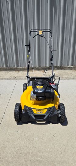 DEWALT
21 in. 163cc Briggs and Stratton 725Exi Engine Rear Wheel Drive 3-in-1 Gas Self Propelled Walk Behind Lawn Mower