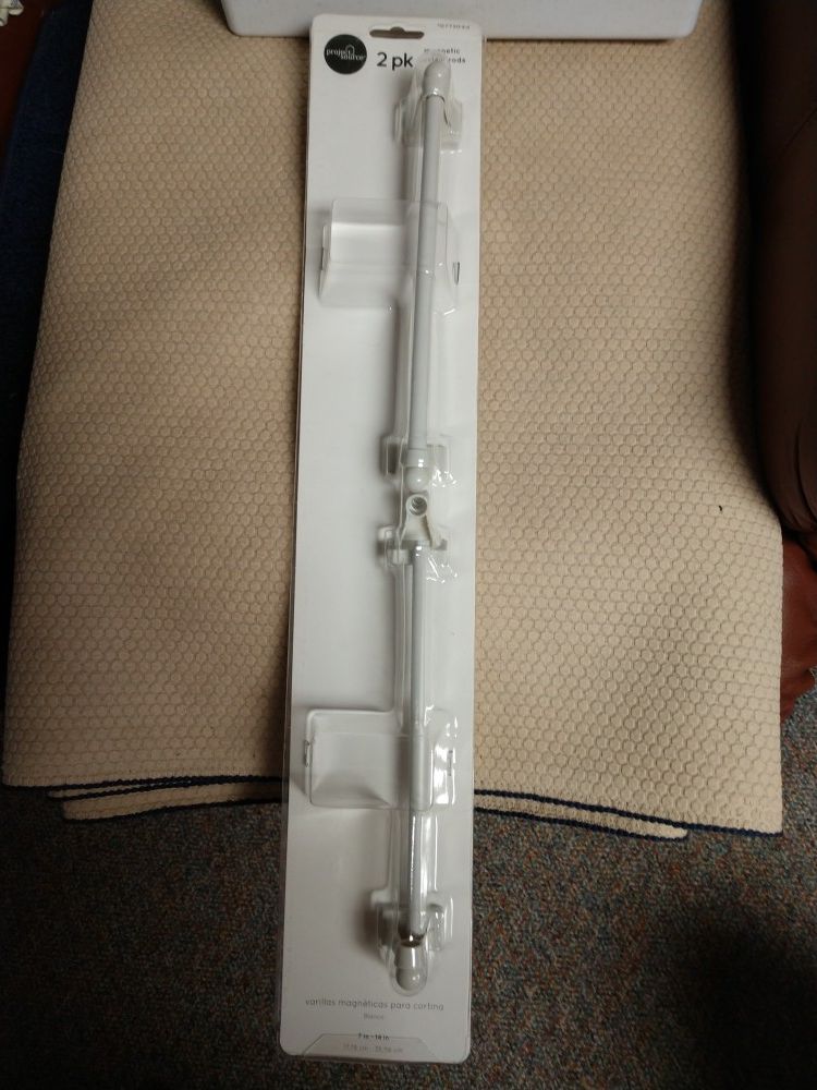 Magnetic curtain rod