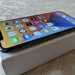 IPhone 11 pro Max 256gb. Factory Unlocked For All Carriers 