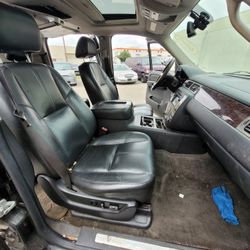 TAHOE YUKON ESCALADE GM TRUCK BLACK INTERIOR DENALI 07 GENERATION 