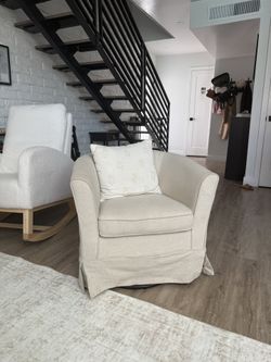 ACCENT CHAIR