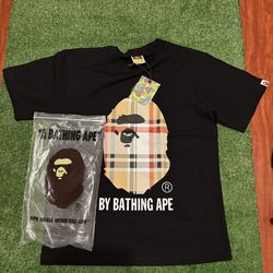 A BATHING APE t shirt brand new Never worn come with bag and tag