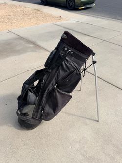Intech Black Stand Golf Bag