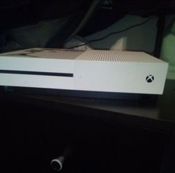 This is negotiable Xbox one s 781GB in really good condition