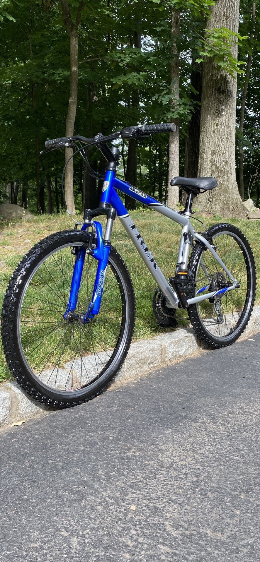 26 TREK 820 21 Speed Mountain Bike Bicycle Pristine Like New Condition for Sale in Mahwah NJ OfferUp