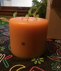 3 wick candle, fall leaves scent, non toxic, burns down perfectly flat (no wasted wax)