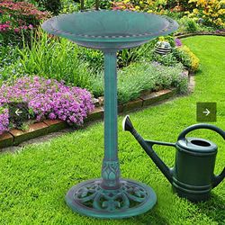 Outdoor Garden Green Pedestal Bird Bath Feeder $40 firm price only pick Up Only.