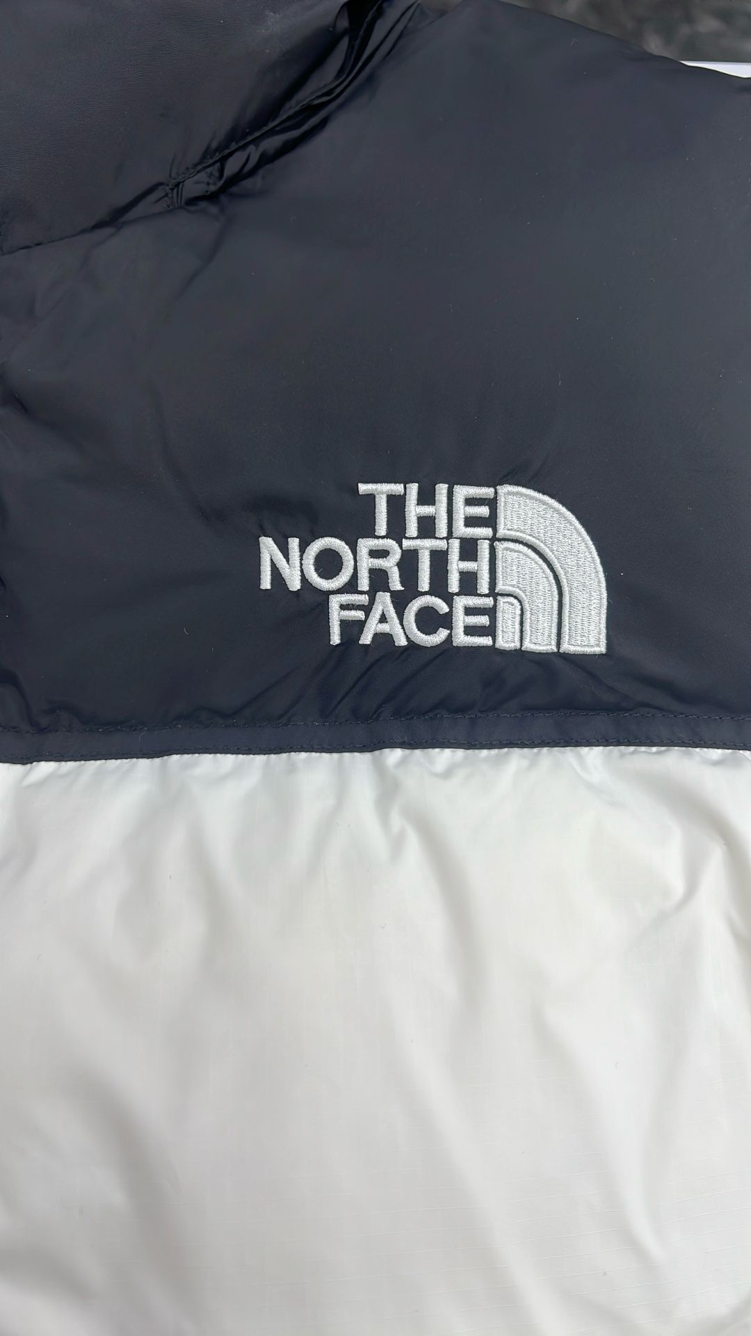 BRAND NEW WHITE NORTH FACE PUFFER JACKET SIZE L