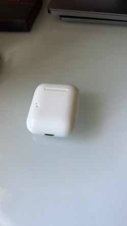 Apple AirPods with Charging Case + base/wire