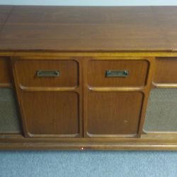 Console vintage record player/ radio