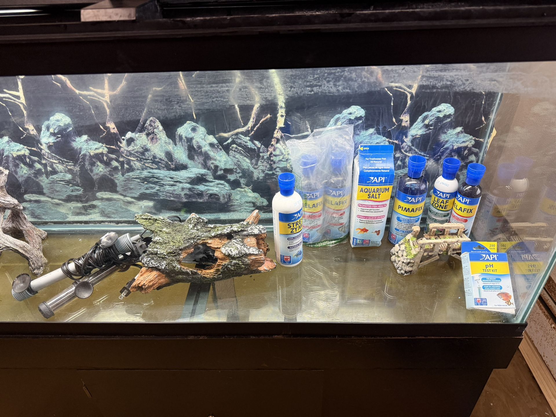 Fish Tank With Stand Light And Many Accessories 