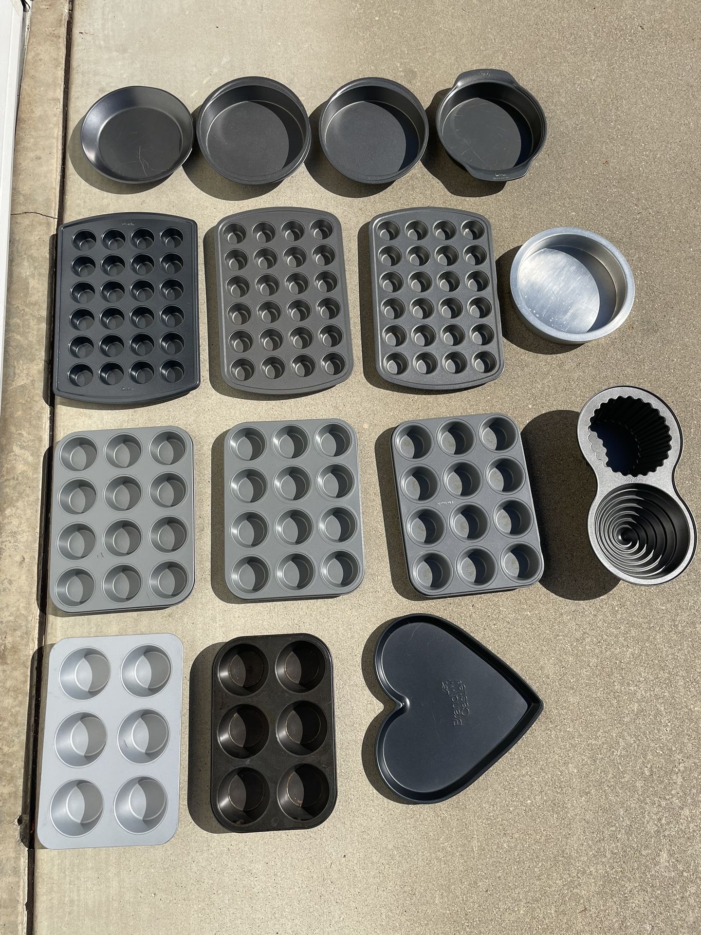Assorted Baking Pans